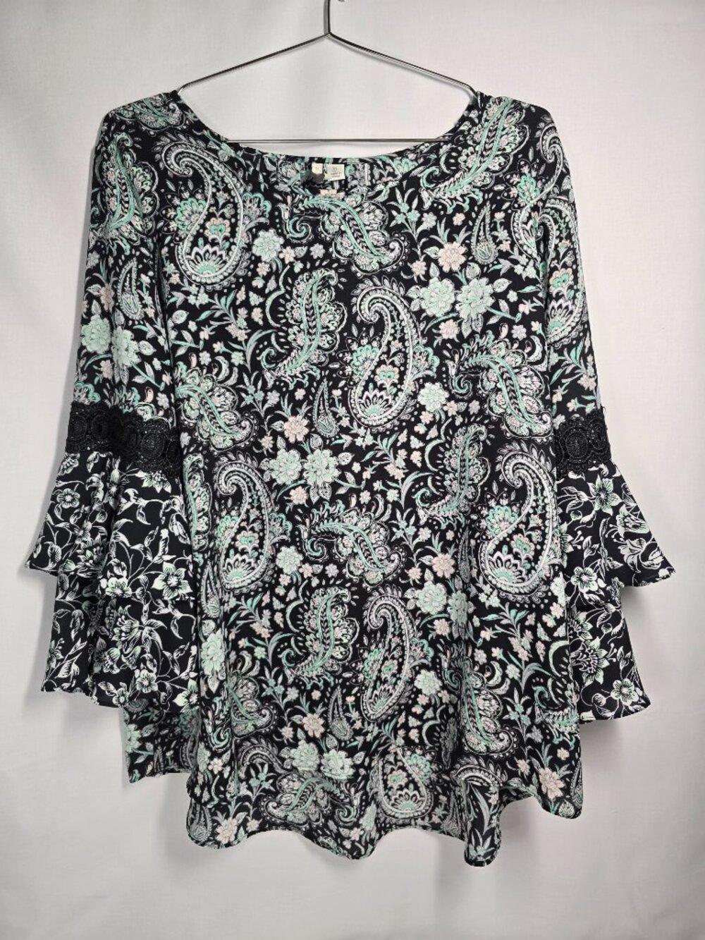 Ladies blouse with flowy sleeves and lace trim, XL, black, white, & teal print